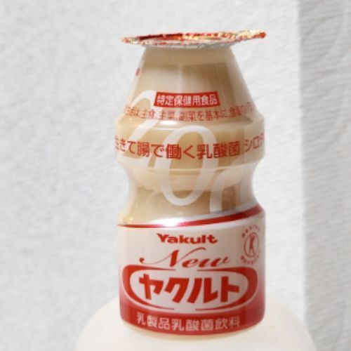 ヤクルトの蓋、ひらひら部分を◯◯すると？　簡単な開け方に「これは便利だ」