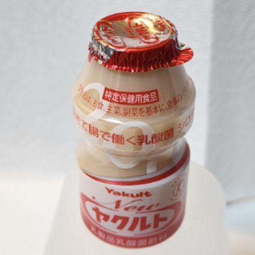 ヤクルトの蓋、ひらひら部分を◯◯すると？　簡単な開け方に「これは便利だ」