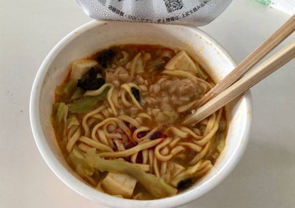 辛党好きが愛する『あのカップ麺』　セブンのちょい足しが「ヤバすぎる」