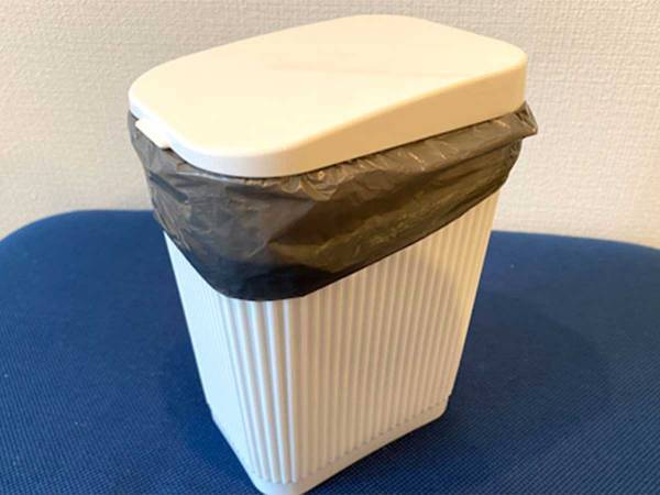 部屋のゴミ箱の回収が面倒…　解決するダイソーグッズに「これしか使いたくない」