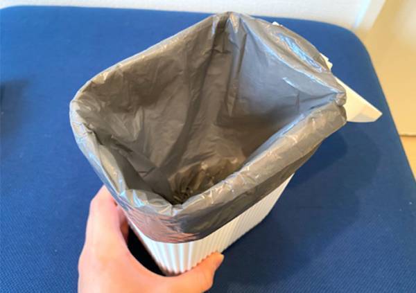 部屋のゴミ箱の回収が面倒…　解決するダイソーグッズに「これしか使いたくない」