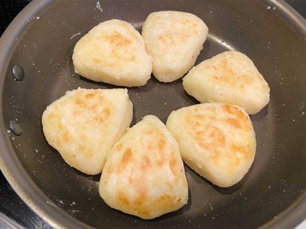 『6Pチーズ』をつぶしたアレで包むと…？　家族「絶対また作って！」