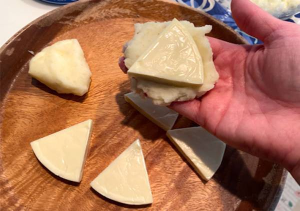 『6Pチーズ』をつぶしたアレで包むと…？　家族「絶対また作って！」