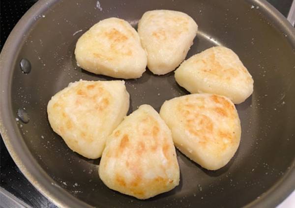 『6Pチーズ』をつぶしたアレで包むと…？　家族「絶対また作って！」