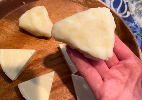 『6Pチーズ』をつぶしたアレで包むと…？　家族「絶対また作って！」