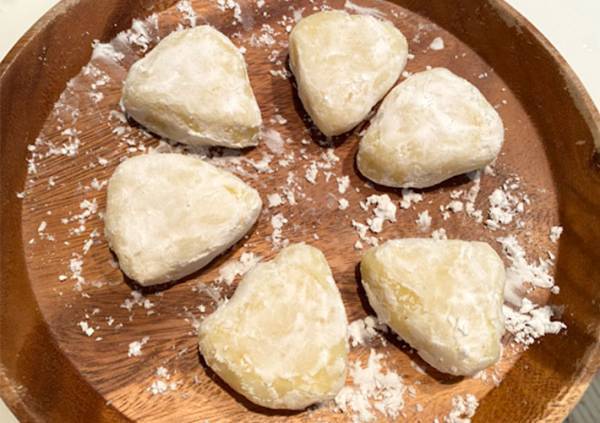 『6Pチーズ』をつぶしたアレで包むと…？　家族「絶対また作って！」