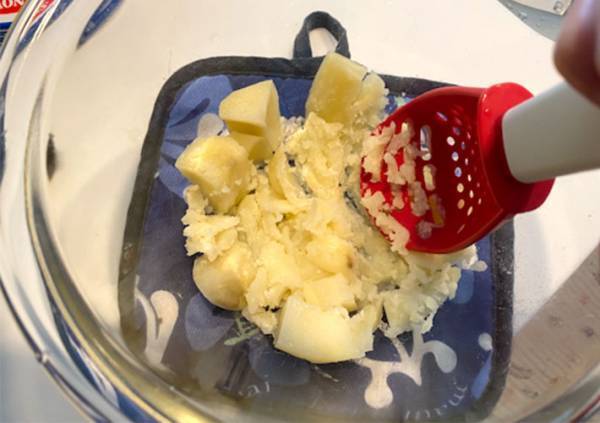 『6Pチーズ』をつぶしたアレで包むと…？　家族「絶対また作って！」