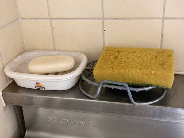 そのまま放置しないで！　企業が教えるスポンジの除菌方法とは？