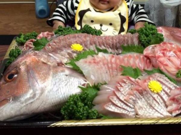 「生後１００日の赤ちゃんです」　お祝い写真に「絶対に釣った側の人じゃん」