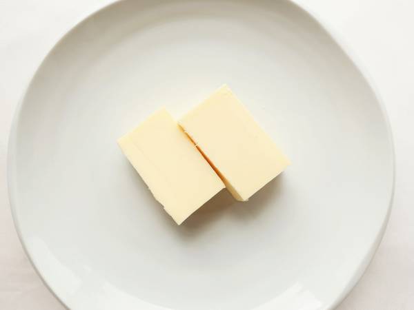 固いバターは柔らかくするならこの方法！　裏技に「次からやってみる」