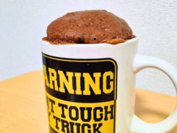 スーパーカップで作る『マグカップケーキ』に「毎日コレ」「簡単すぎ」