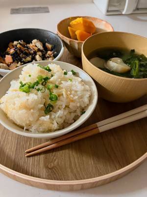 缶詰を使った超カンタン『絶品炊き込みごはん』　炊飯器にコレを入れると…