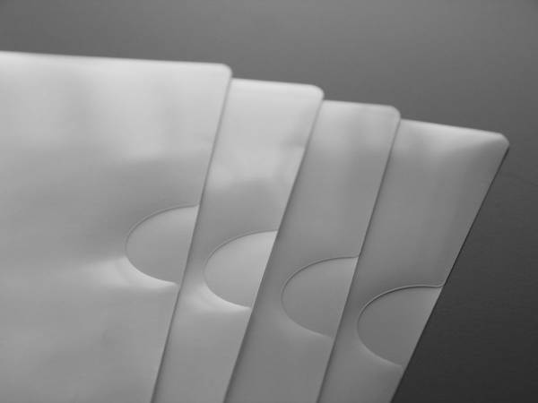 液体洗剤の詰め替えをラクにするには？　クリアファイルを使った方法に「その手があったか！」