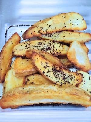 フライドポテトにアレを振りかけると…？　驚きの味変に「うんま」「興味津々」