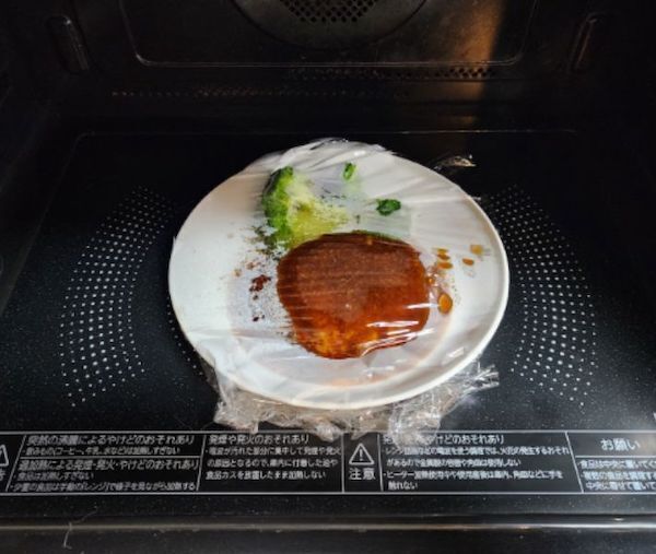アチッとならない！　電子レンジで加熱する時のラップのかけ方