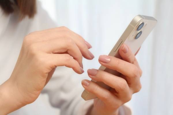 「スマホの充電は◯◯%で止めて」　ドコモの助言に「マジかよ」「だからか…」