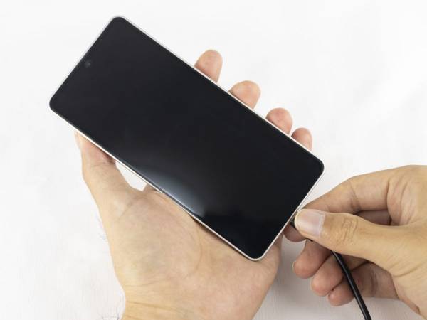 「スマホの充電は◯◯%で止めて」　ドコモの助言に「マジかよ」「だからか…」