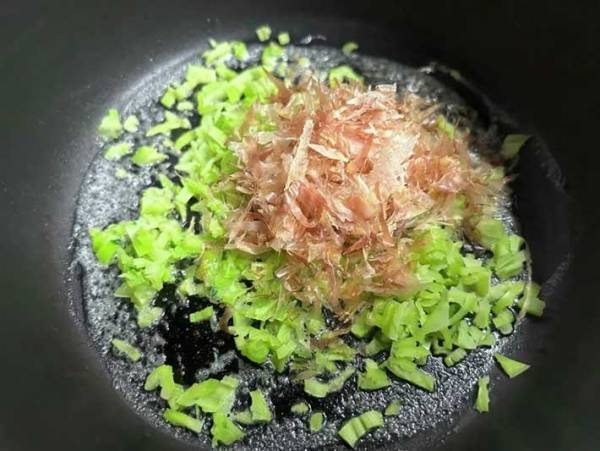 捨てがちなブロッコリーの茎　アレに浸けたら…「おしんこ感覚！」