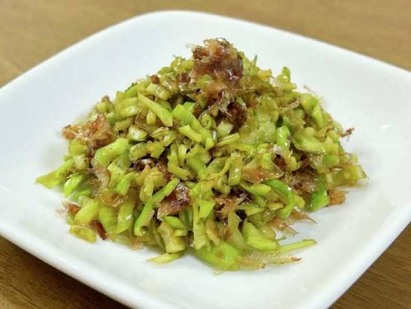 捨てがちなブロッコリーの茎　アレに浸けたら…「おしんこ感覚！」