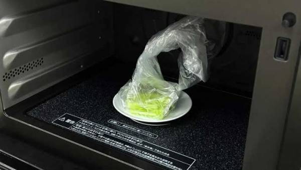 捨てがちなブロッコリーの茎　アレに浸けたら…「おしんこ感覚！」