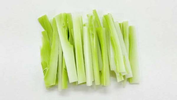 捨てがちなブロッコリーの茎　アレに浸けたら…「おしんこ感覚！」