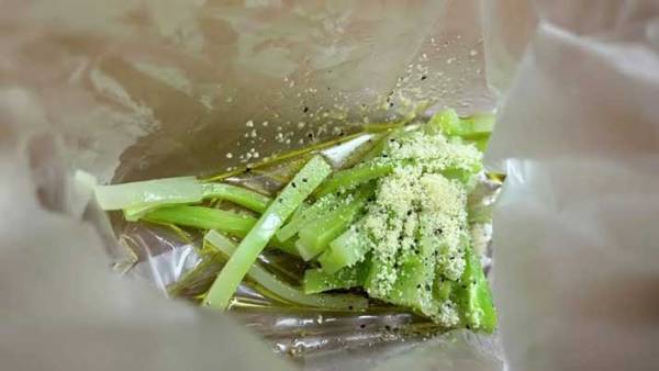 捨てがちなブロッコリーの茎　アレに浸けたら…「おしんこ感覚！」