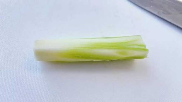 捨てがちなブロッコリーの茎　アレに浸けたら…「おしんこ感覚！」