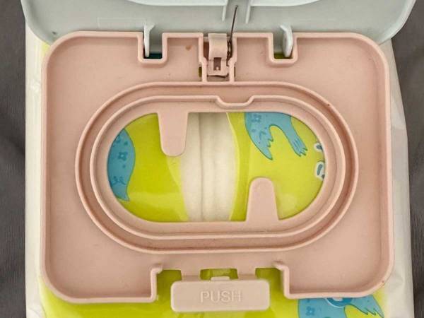 おしりふきが何枚も出てくる…　蓋をこうするだけで？「もっと早く知りたかった」