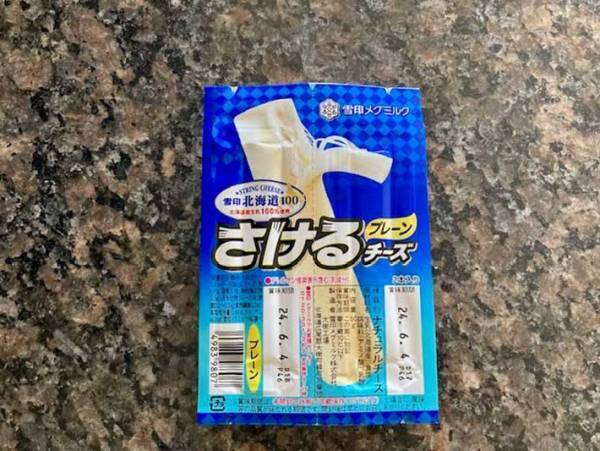 『さけるチーズ』の斜め上の食べ方に「ちょっと笑っちゃった！」