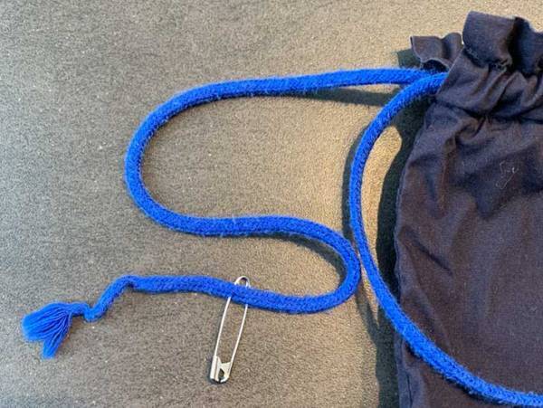 安全ピン、引き出しに眠ってない？　便利な使い道に「これでストレス知らず」