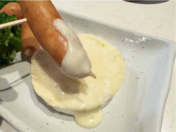 カマンベールチーズの超贅沢な食べ方に「これなら気軽に楽しめる！」