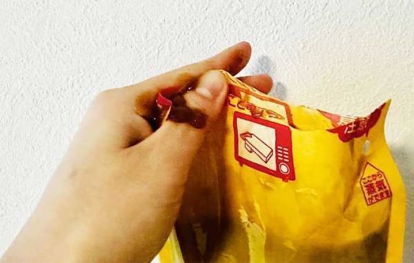 手が汚れがちなレトルトパウチの開封　アイリスオーヤマの裏技に「完璧だ」