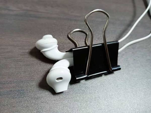 ダブルクリップの『留める以外』の使い道に「もうゴチャつかない！」