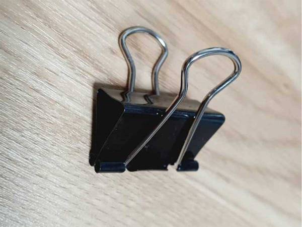 ダブルクリップの『留める以外』の使い道に「もうゴチャつかない！」