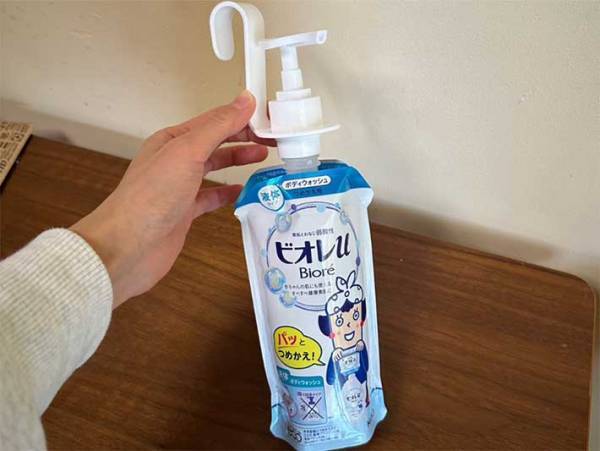 シャンプーの詰め替え、面倒じゃない？　１００均グッズで「底もヌメらない」