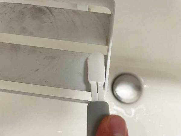 メラミンスポンジが棒状に進化！　セリアのグッズに「助かった」「考えた人最高」