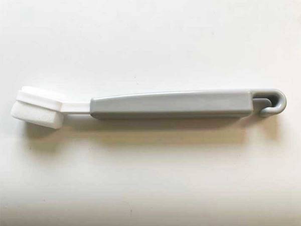 メラミンスポンジが棒状に進化！　セリアのグッズに「助かった」「考えた人最高」