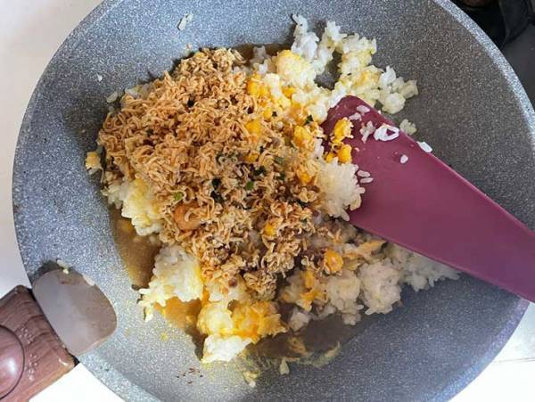 湯を注がない『カップヌードル』の食べ方に「ちょっと感動」「５分で完成」