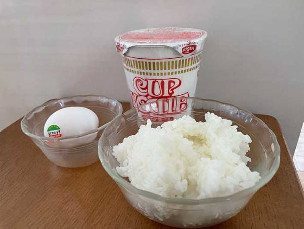湯を注がない『カップヌードル』の食べ方に「ちょっと感動」「５分で完成」