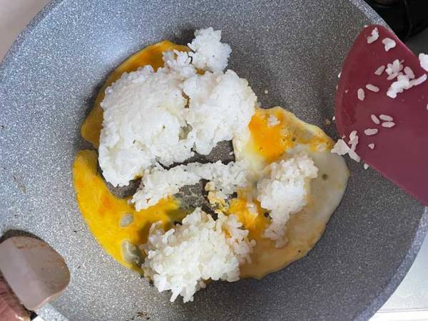 湯を注がない『カップヌードル』の食べ方に「ちょっと感動」「５分で完成」