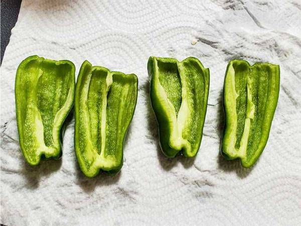 肉だね作り不要のピーマンの肉詰め　「こんなにすぐできるなんて」