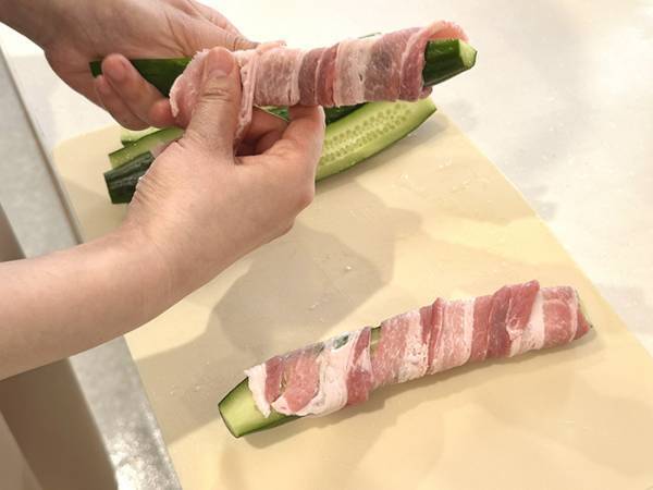 キュウリはこうして食べる！　斬新な時短料理に「その手があったか」