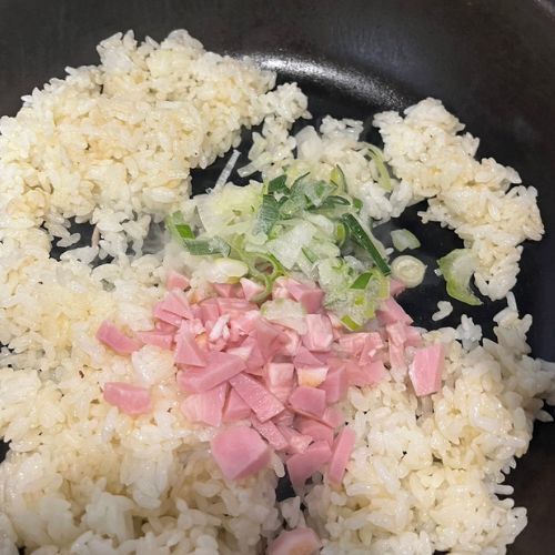 チャーハンにアレを入れるとパラパラ！　「冷蔵庫にあった」「感動の出来」