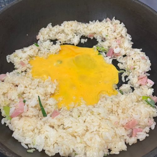 チャーハンにアレを入れるとパラパラ！　「冷蔵庫にあった」「感動の出来」