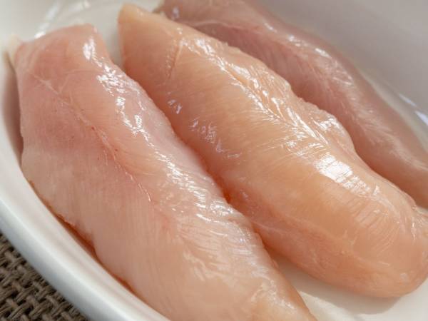 ささみの筋はこう取る　企業の解説に「意外と簡単だった」