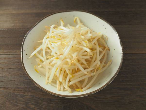 〆まで完璧！　簡単おいしい『ヘルシーもやししょうが鍋』のレシピ