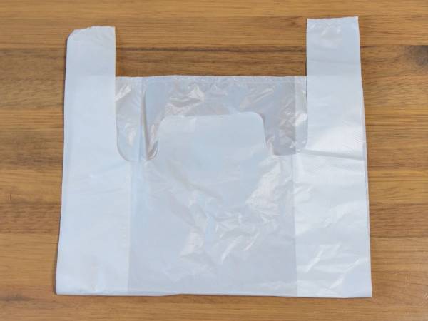 ビニール袋を簡単に四角折りにするには？　発想に「コレはすごい」「即試す」
