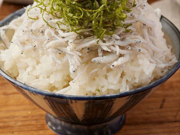 「もう至福…」　スーパーが太鼓判を押す、シラス丼の作り方が？