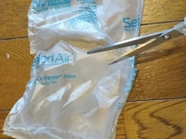 不要になった緩衝材　意外な活用テクに「それにも使えるとは」