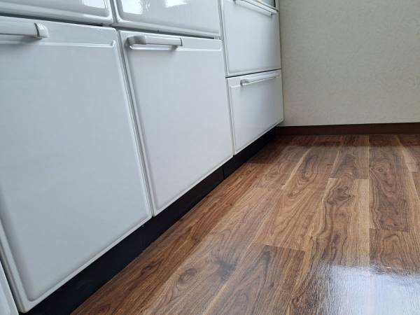 キッチン床のベタつき汚れを簡単に落とす方法　「便利」「なるほど」